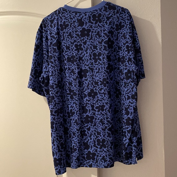 Beautiful tshirt authentic brand new - Picture 4 of 4